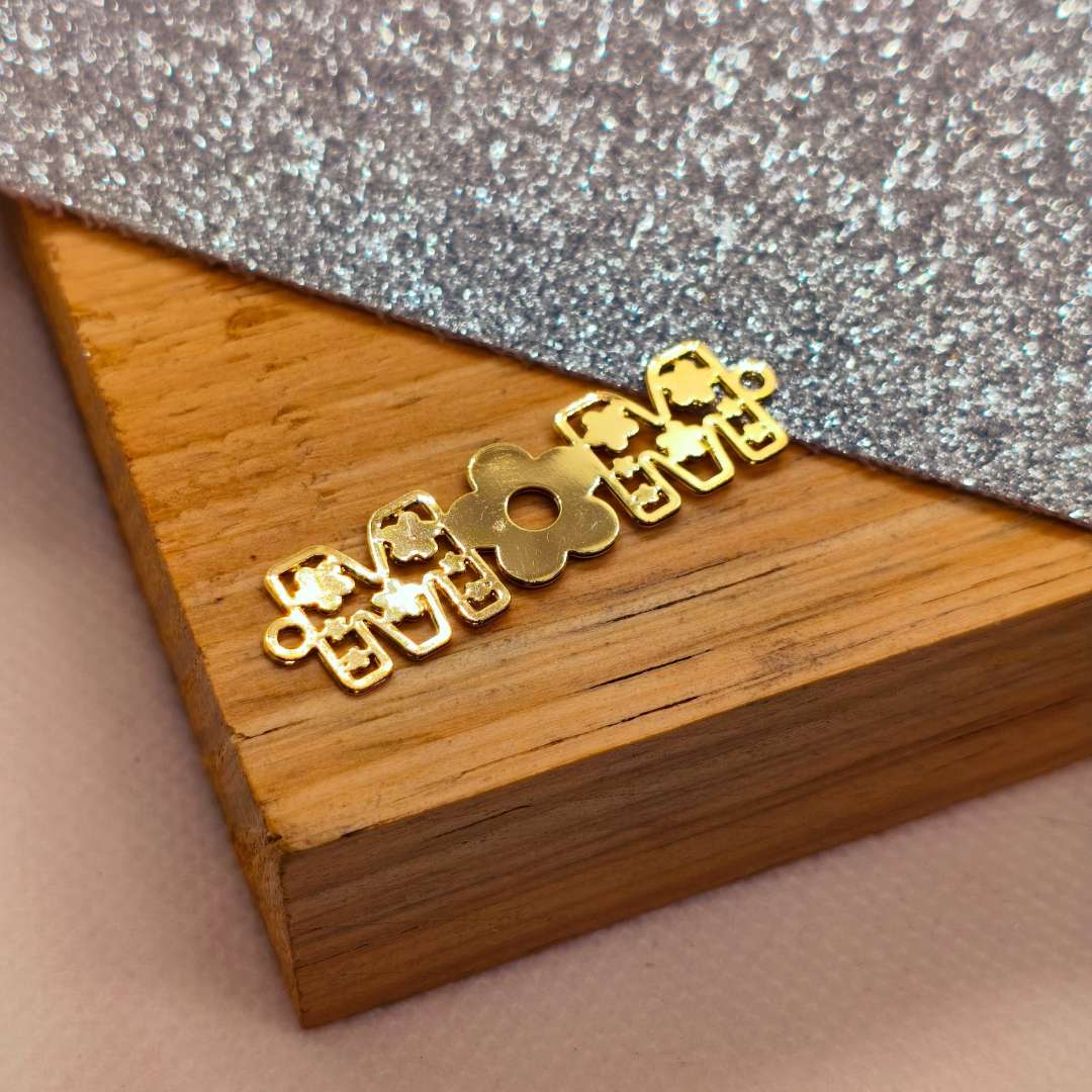 Conector Gold Filled Letras en Flores MOM 35 mm - Paquete de 1 Unidades