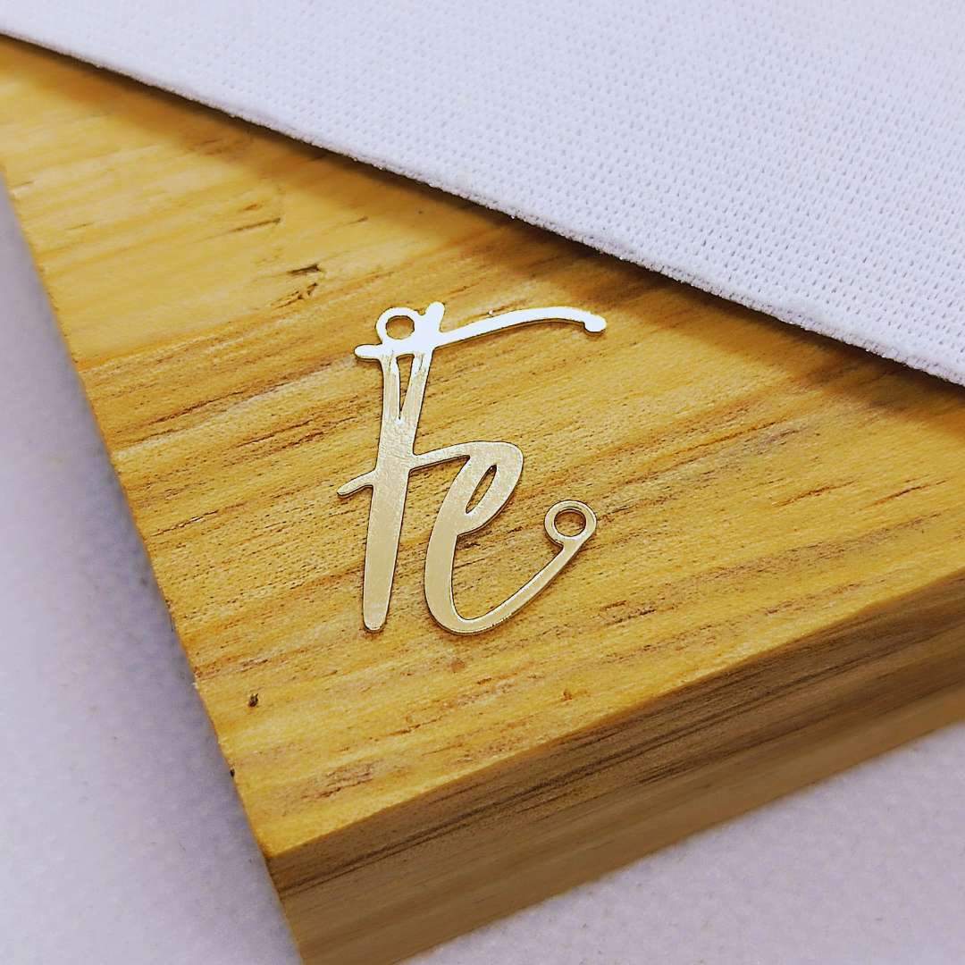 Dije Gold Filled Caligrafia Fe 20 mm - Paquete de 1 Unidades