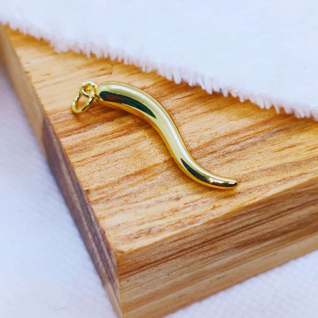 Dije Gold Filled Cuerno 30 mm - Paquete de 1 Unidades