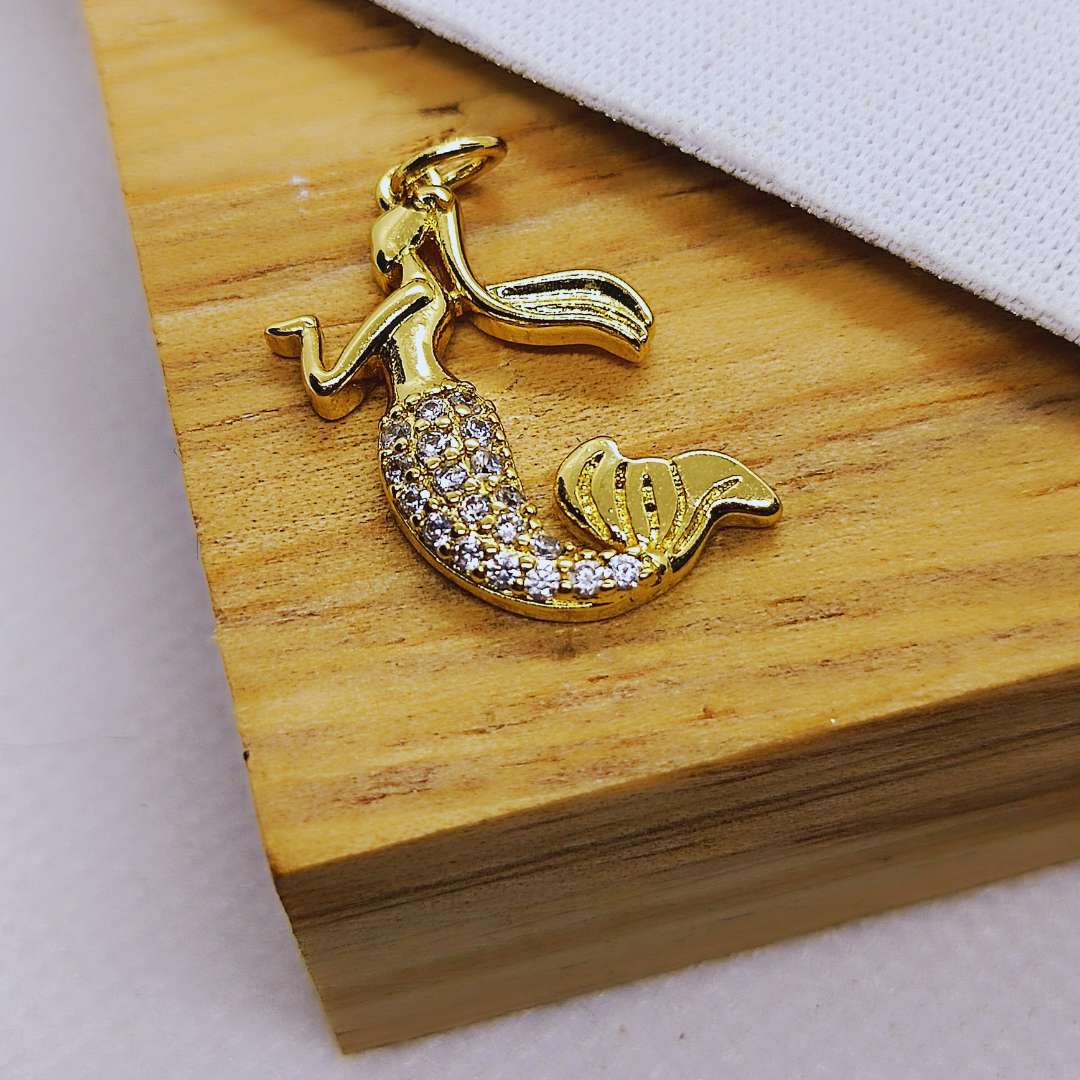Dije Gold Filled Zircon Sirena 20 mm - Paquete de 1 Unidades