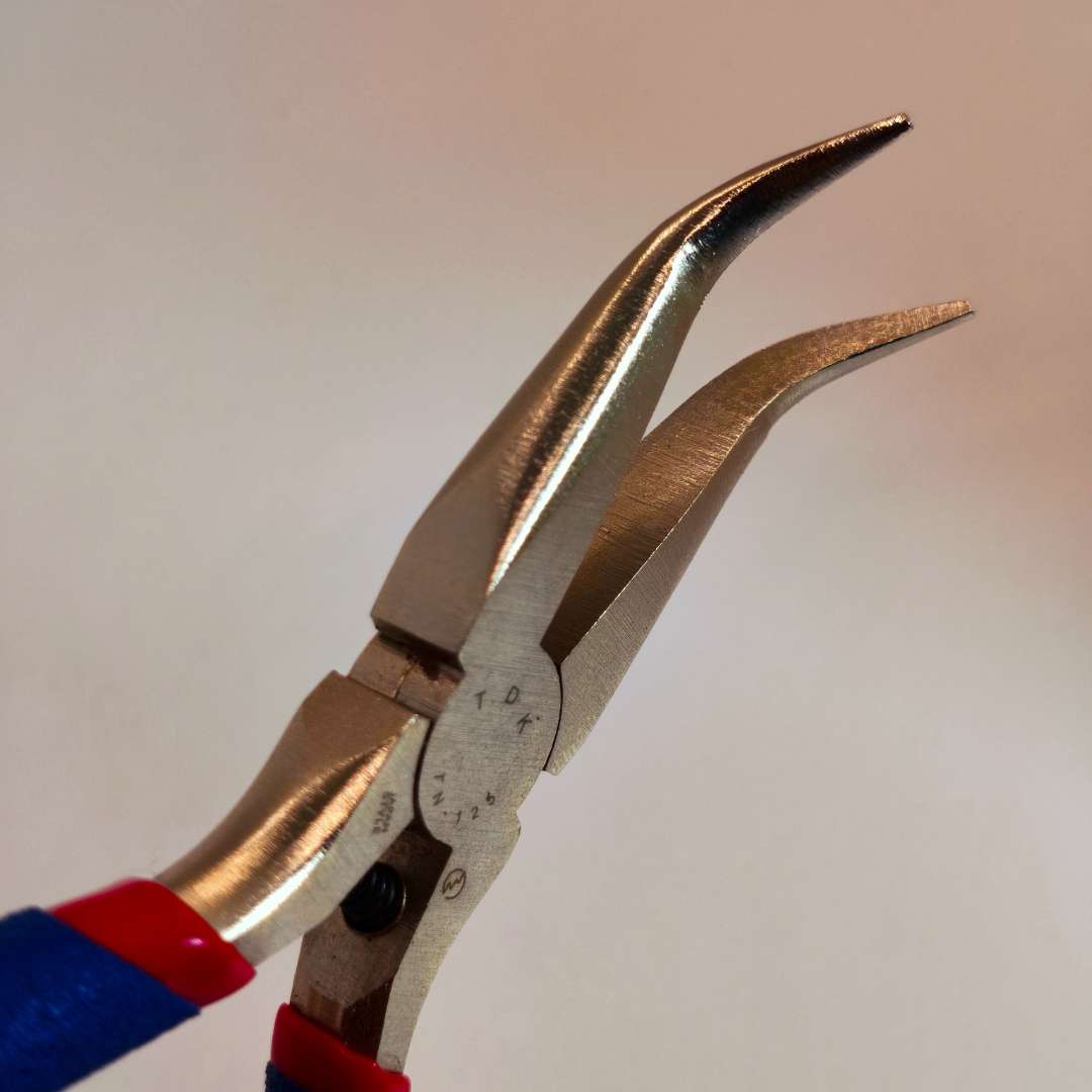 Pinza Metal Punta Plana Curva - Paquete de 1 Unidades