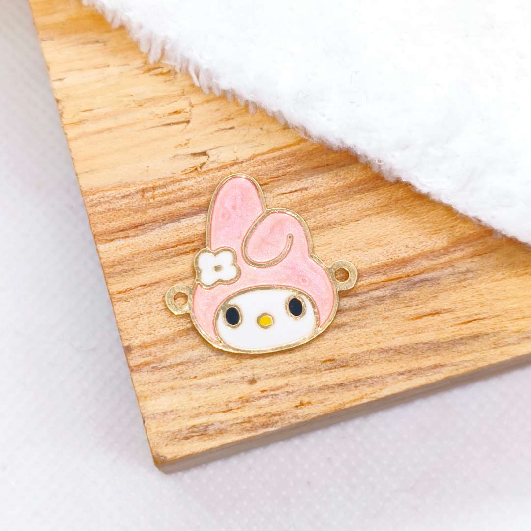 Conector Gold Filled Esmaltado Sanrio 20 mm  -  Paquete de 1 Unidades