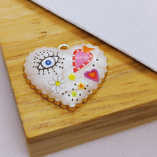 Dije Gold Filled Nacar Corazon Ojo Turco y Flores 25 mm  -  Paquete de 1 Unidades