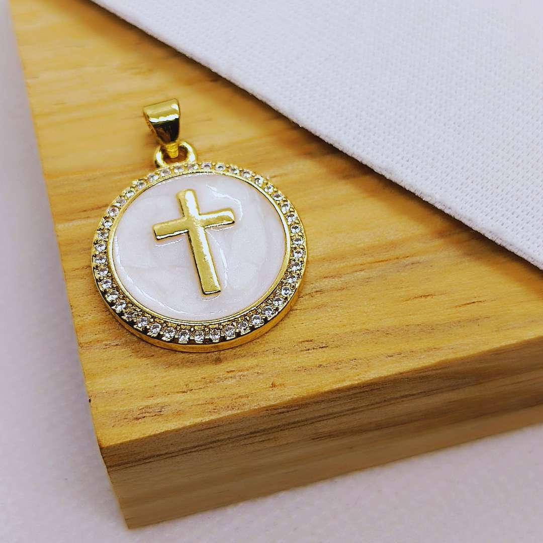 Dije Gold Filled Nacar Circular Cruz 21 mm  -  Paquete de 1 Unidades