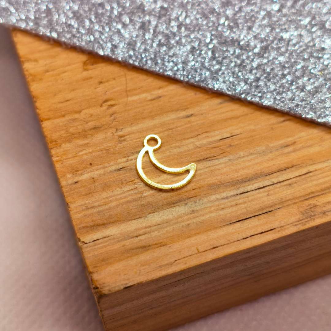Dije Gold Filled Luna Delineada 10 mm  -  Paquete de 1 Unidades