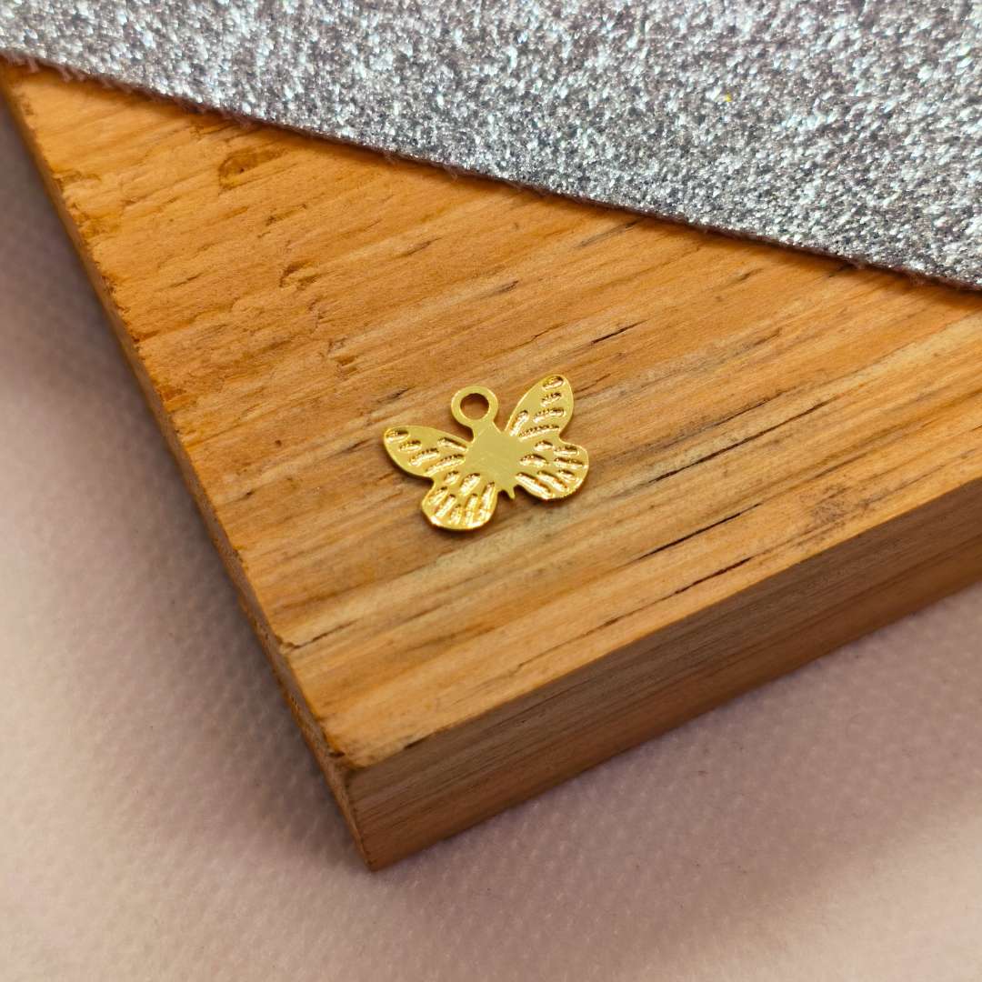 Dije Gold Filled Mariposa Abierta Texturizada 10 mm  -  Paquete de 1 Unidades