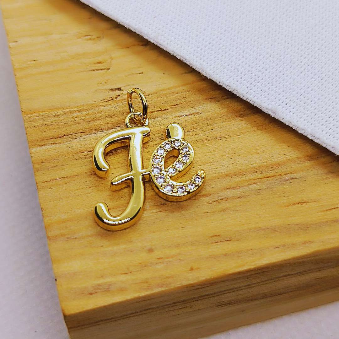 Dije Gold Filled Zircon Caligrafia Fe 19 mm  -  Paquete de 1 Unidades