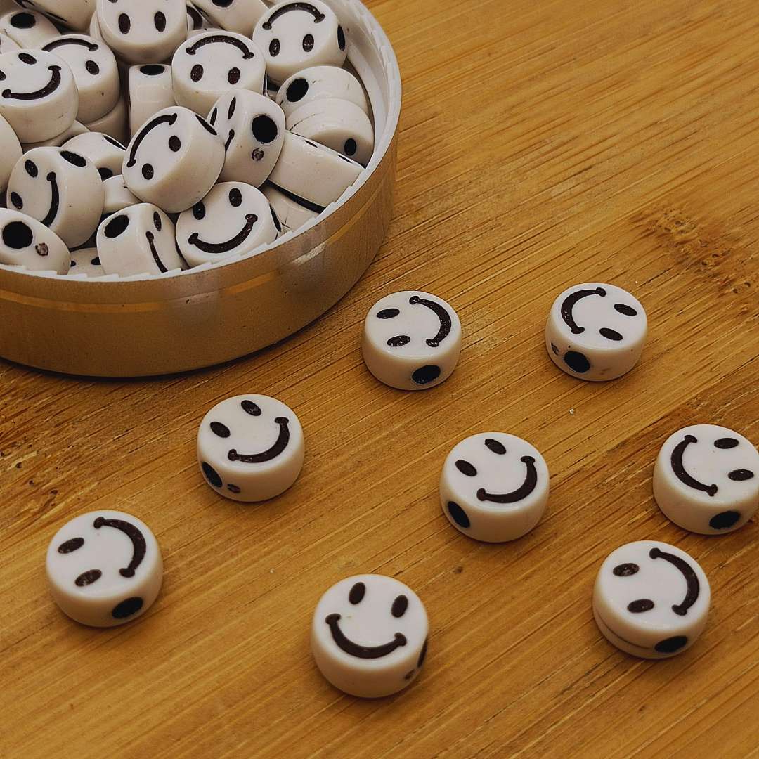 Pasador Acrilico Circular Carita Feliz 10 mm  -  Paquete de 50 Unidades