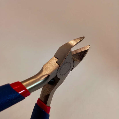 Pinza Metal Punta Piqueta  -  Paquete de 1 Unidades