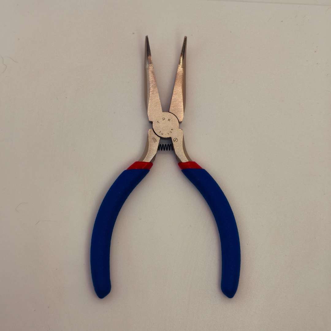 Pinza Metal Punta Plana Curva  -  Paquete de 1 Unidades