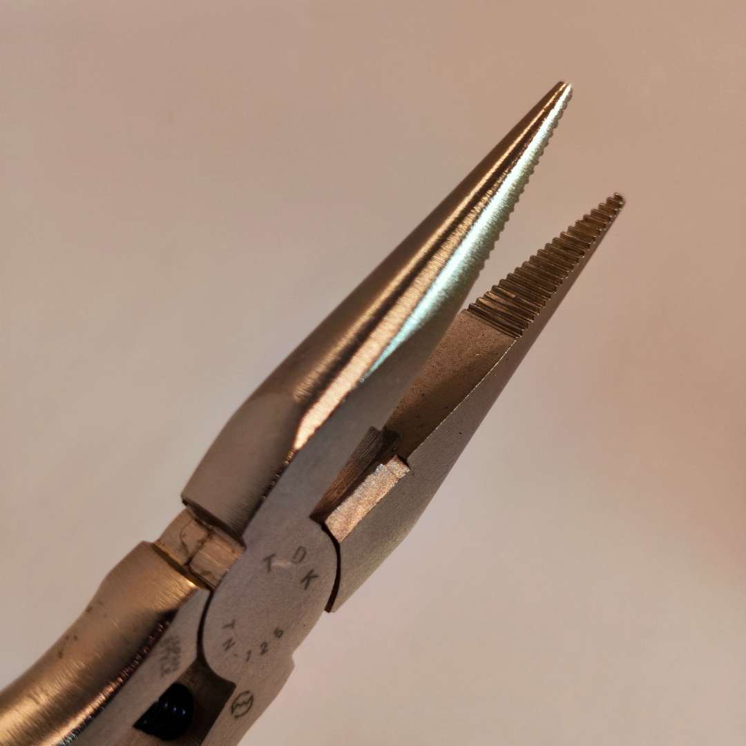 Pinza Metal Punta plana Recta  -  Paquete de 1 Unidades